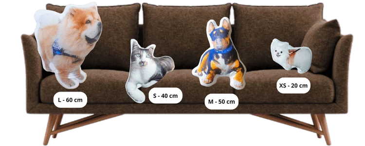 Guide comparatif des tailles de coussins CreaPilou sur canapé : XS 20 cm, S 40 cm, M 50 cm, L 60 cm